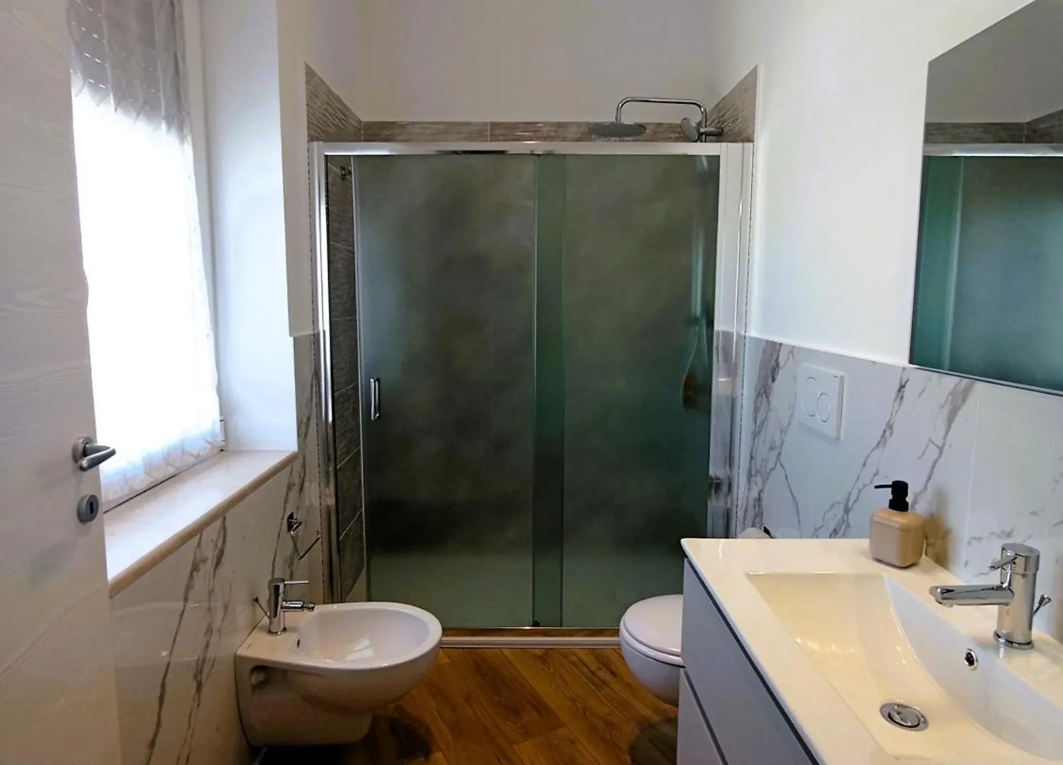 Angel Rooms Bari 0*,